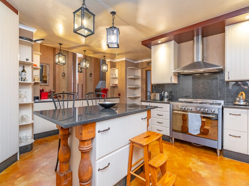 Executive 12-Bedroom Guesthouse | Modern Elegance Meets Timeless Charm - Photo 7