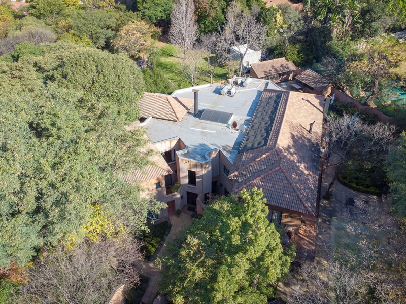 Executive 12-Bedroom Guesthouse | Modern Elegance Meets Timeless Charm - Photo 2