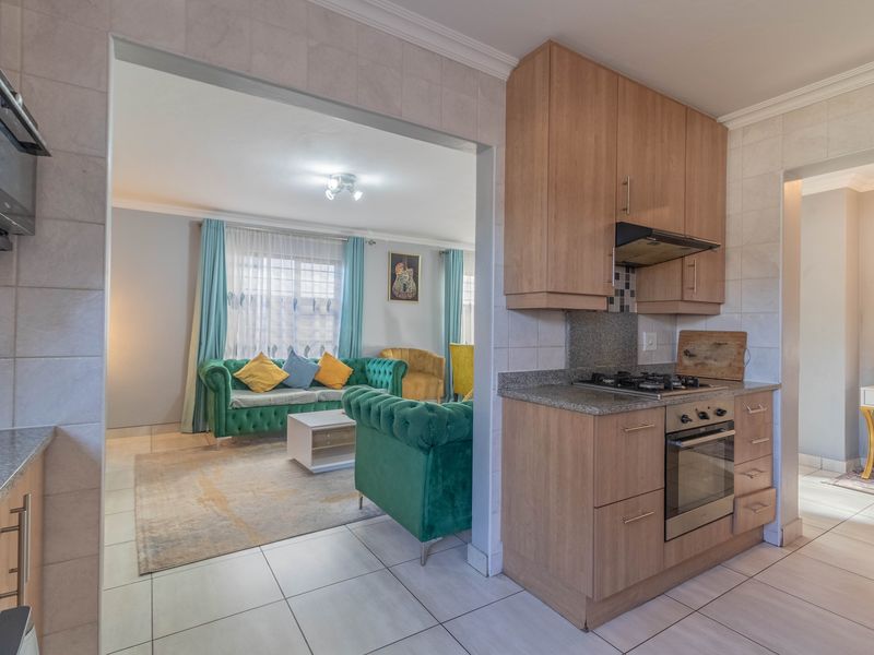 Modern & Secure 3-Bedroom Duplex in Prime Location - Photo 10