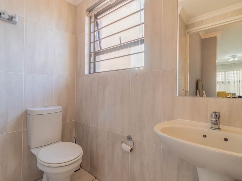 Modern & Secure 3-Bedroom Duplex in Prime Location - Photo 8