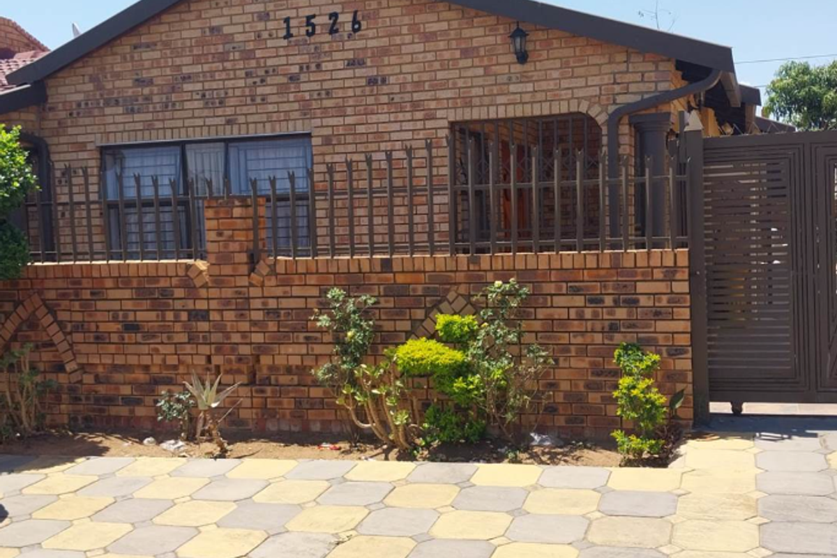 House for Sale ! - Photo 2