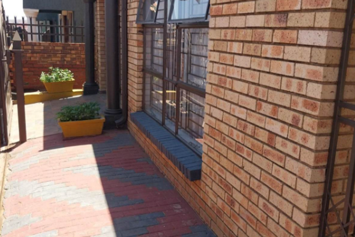 House for Sale ! - Photo 3