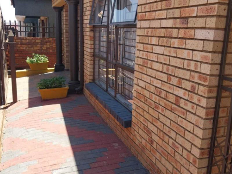 House for Sale ! - Photo 3