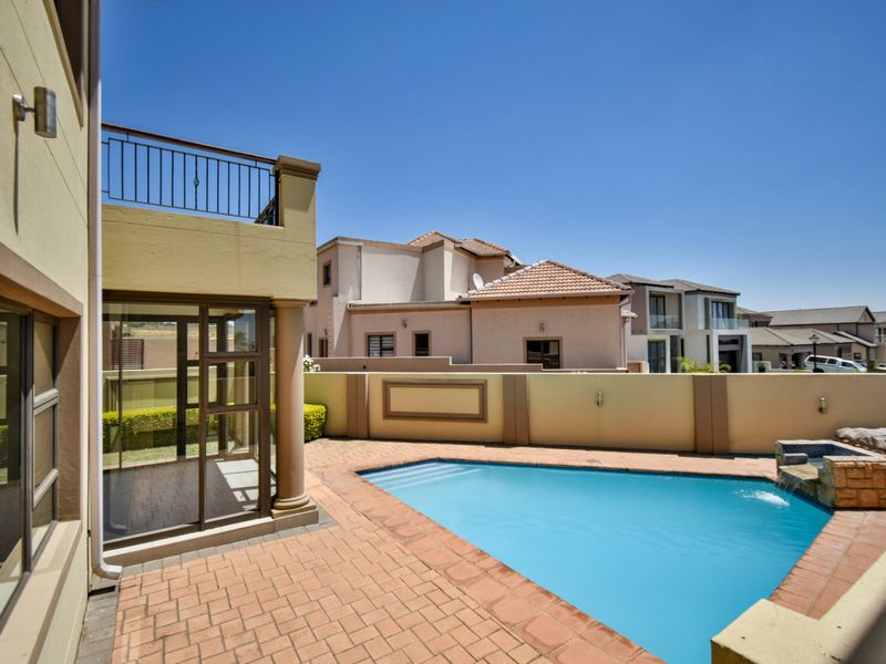 Elegant Luxury Redefined – A Turnkey Masterpiece with Premium Appliances Included - Photo 3