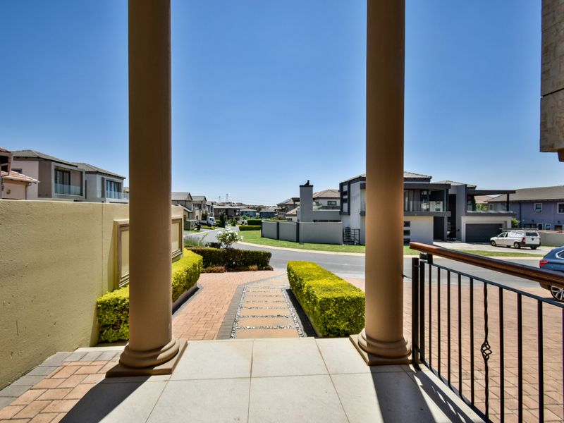 Elegant Luxury Redefined – A Turnkey Masterpiece with Premium Appliances Included - Photo 2