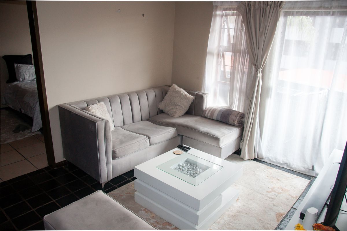 POPULAR ERAND COURT - Photo 2