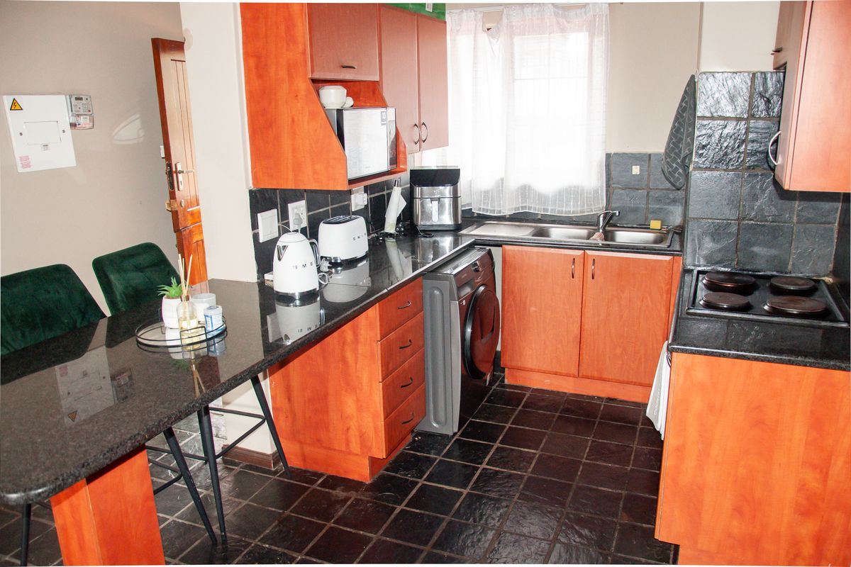 POPULAR ERAND COURT - Photo 4