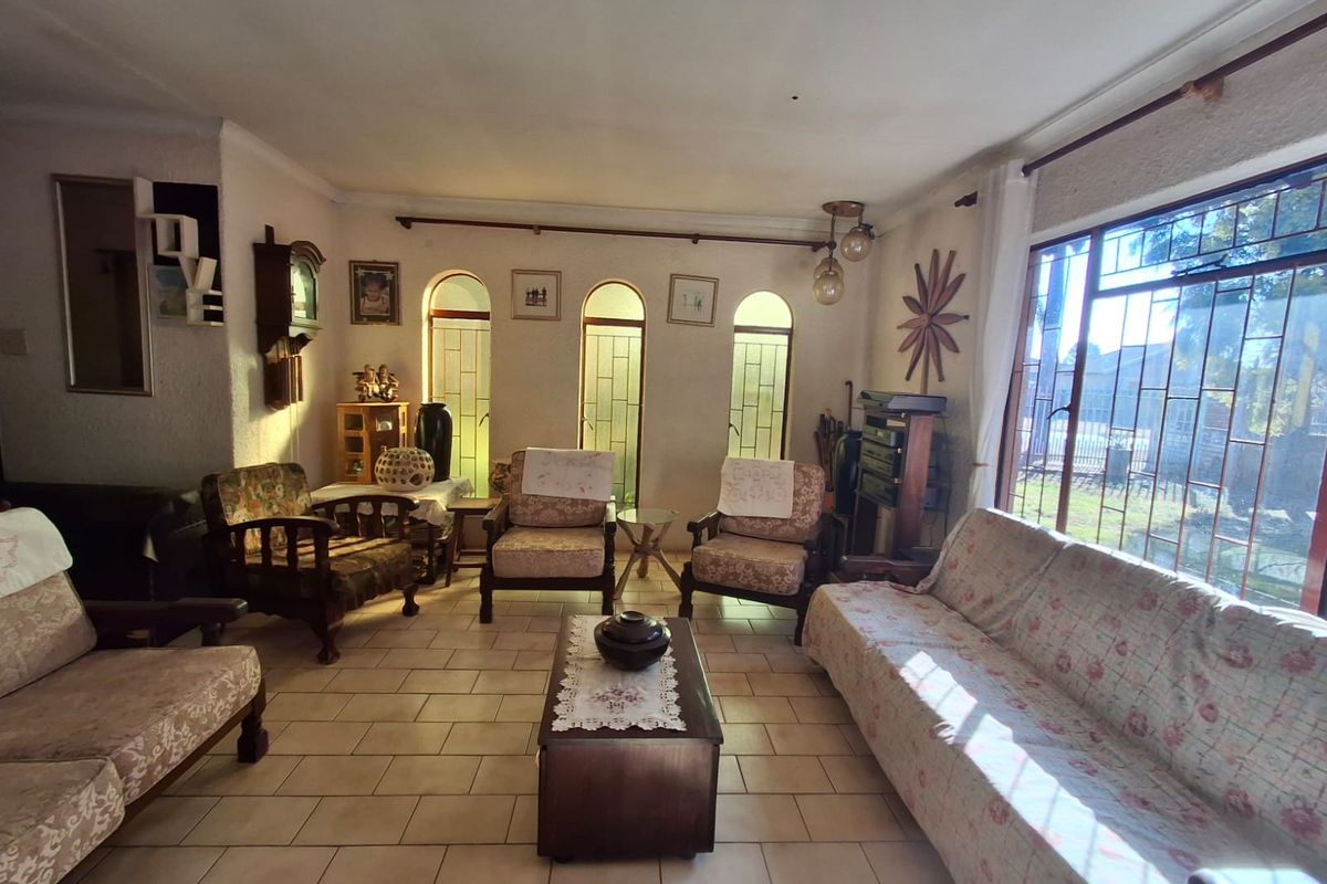 Family home in Clarina - Photo 3