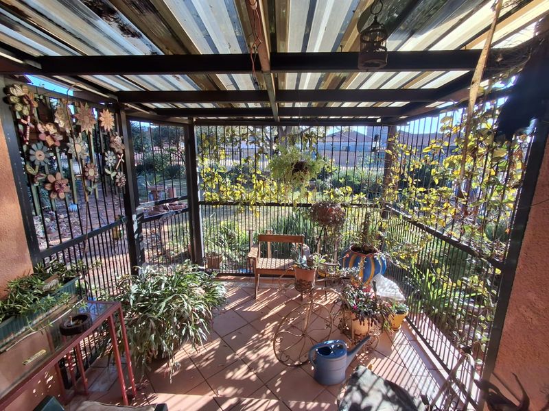 Family home in Clarina - Photo 2