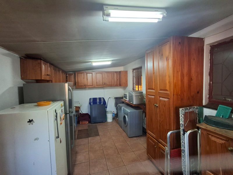 Family home in Clarina - Photo 8