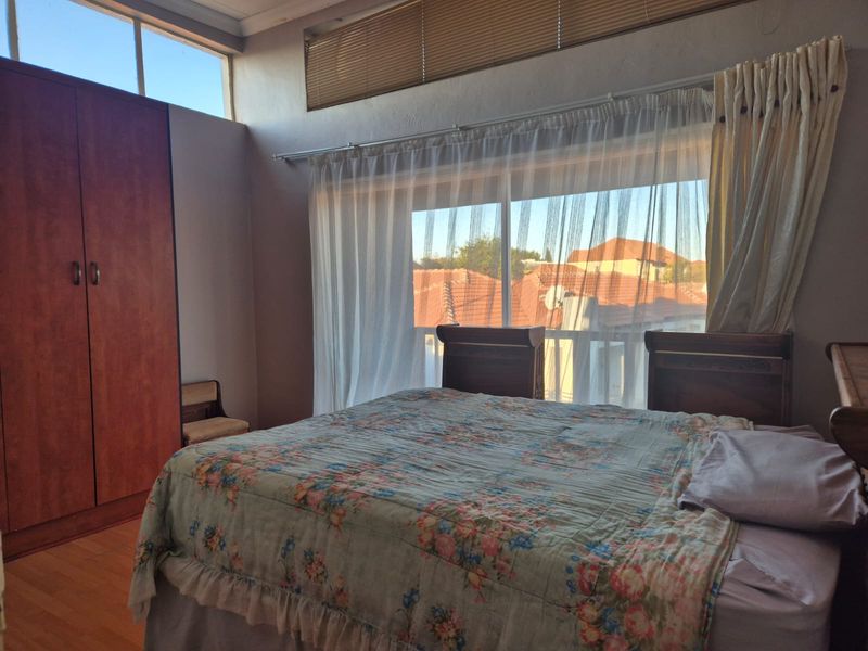 SpaciousTownhouse in a Secure Estate – Prime Bendor Location - Photo 10