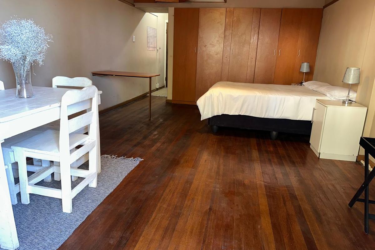 1 Bedroom flat in Quigney - Photo 2