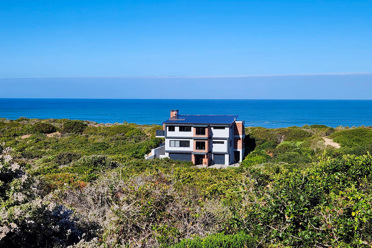 New Release – exceptional beachfront home in Fisherman's Village - Photo 2