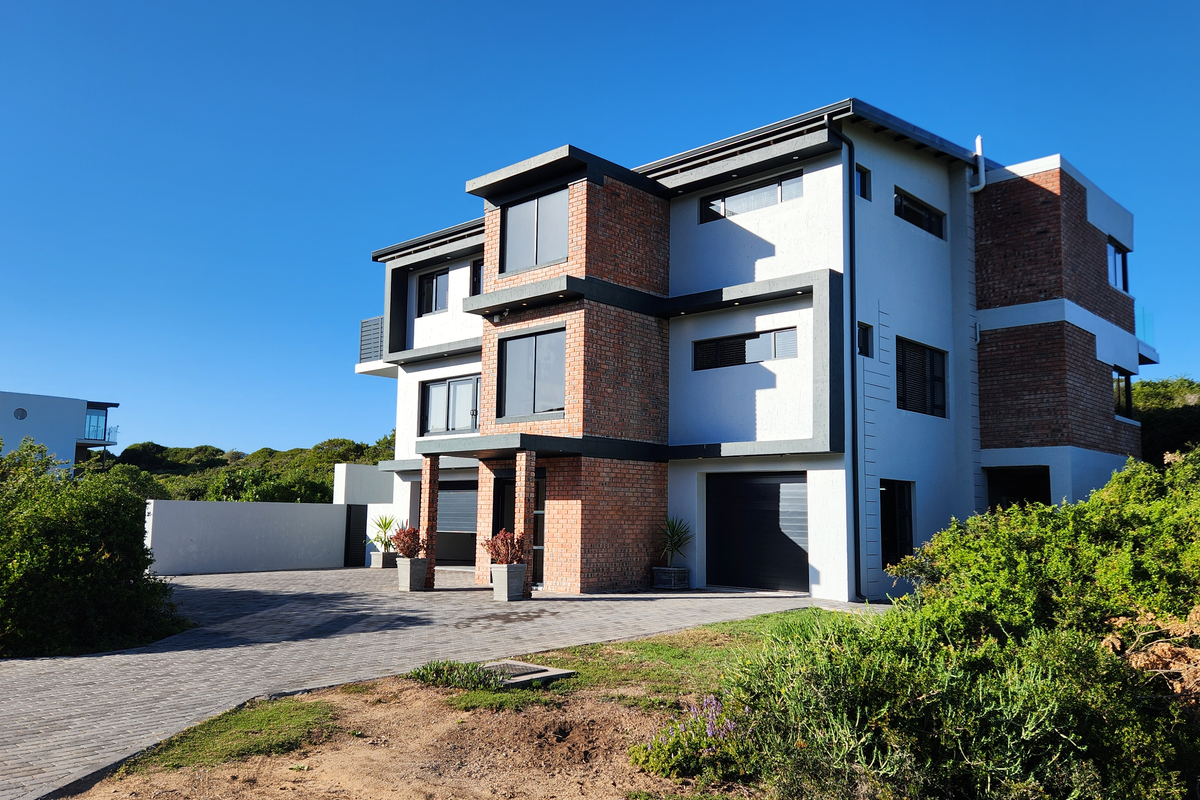 New Release – exceptional beachfront home in Fisherman's Village - Photo 3
