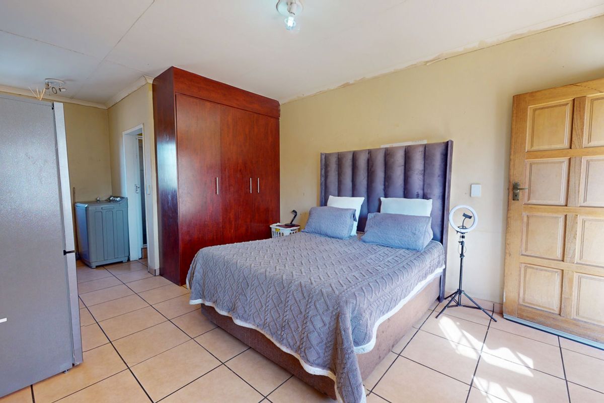 Apartment For Sale In Potchefstroom - Photo 2