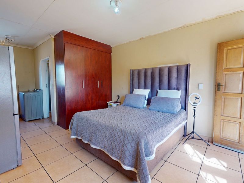 Apartment For Sale In Potchefstroom - Photo 2