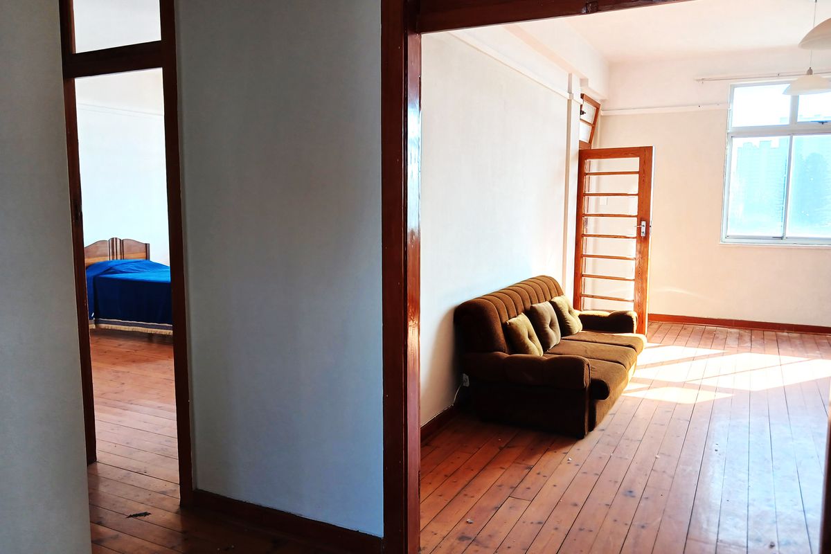 BACK ON THE MARKET - 1.5 BEDROOM - 1.5 BATHROOM - 1 LOCK-UP GARAGE - SHAREBLOCK - NORTH BEACH DURBAN - Photo 4