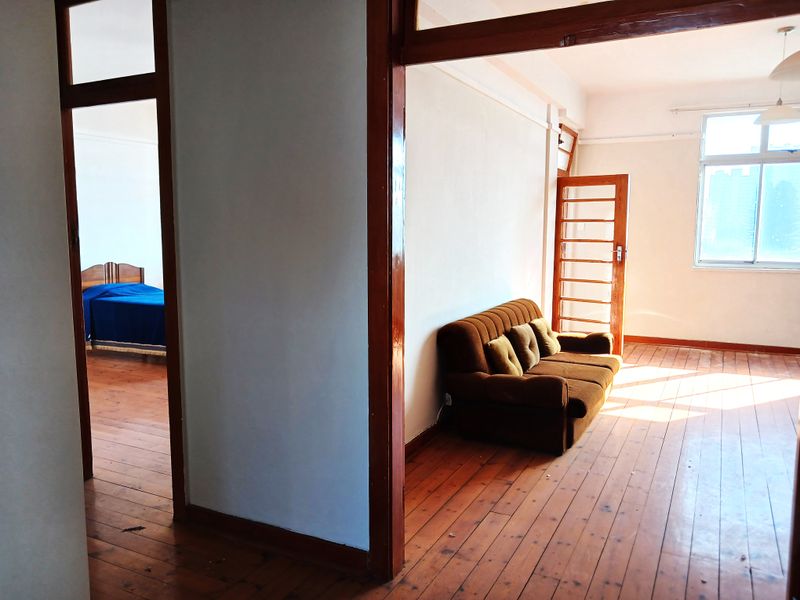 BACK ON THE MARKET - 1.5 BEDROOM - 1.5 BATHROOM - 1 LOCK-UP GARAGE - SHAREBLOCK - NORTH BEACH DURBAN - Photo 4