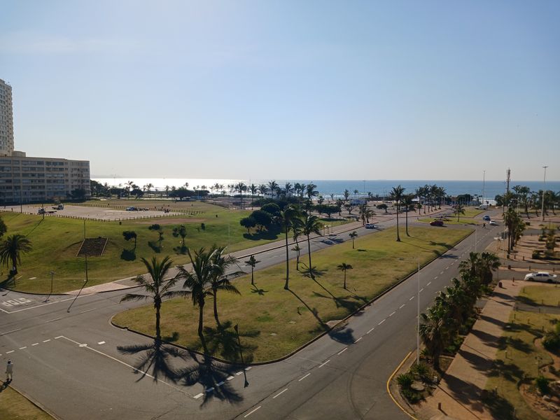 BACK ON THE MARKET - 1.5 BEDROOM - 1.5 BATHROOM - 1 LOCK-UP GARAGE - SHAREBLOCK - NORTH BEACH DURBAN - Photo 2