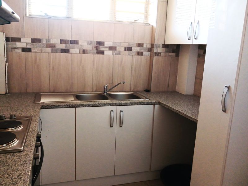 1.5 BEDROOM - 1.5 BATHROOM - 1 LOCK-UP GARAGE - SHAREBLOCK - NORTH BEACH DURBAN - Photo 8