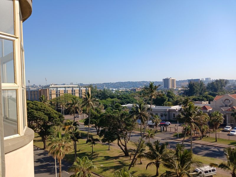 BACK ON THE MARKET - 1.5 BEDROOM - 1.5 BATHROOM - 1 LOCK-UP GARAGE - SHAREBLOCK - NORTH BEACH DURBAN - Photo 10