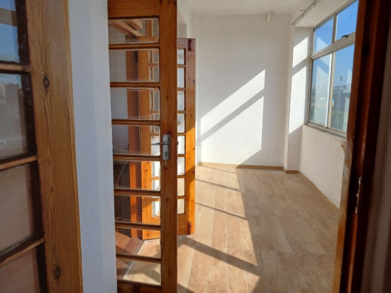 BACK ON THE MARKET - 1.5 BEDROOM - 1.5 BATHROOM - 1 LOCK-UP GARAGE - SHAREBLOCK - NORTH BEACH DURBAN - Photo 9