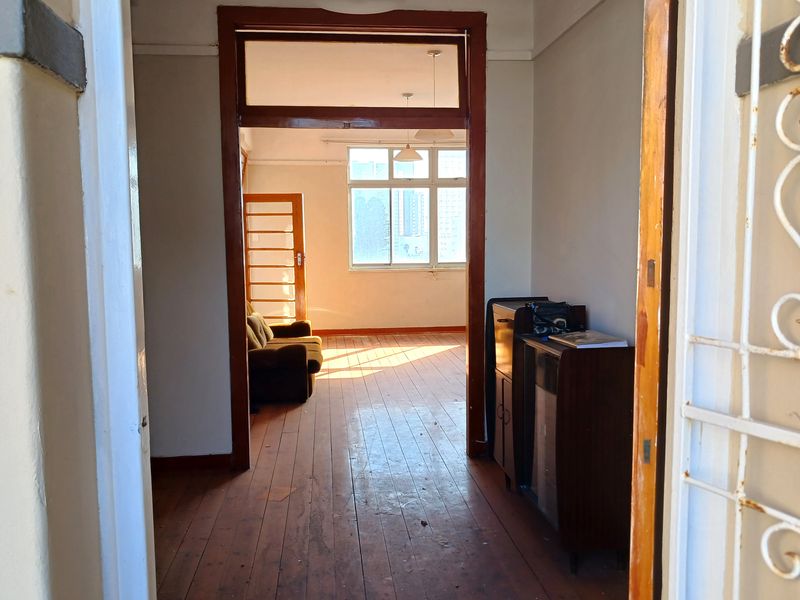 BACK ON THE MARKET - 1.5 BEDROOM - 1.5 BATHROOM - 1 LOCK-UP GARAGE - SHAREBLOCK - NORTH BEACH DURBAN - Photo 3