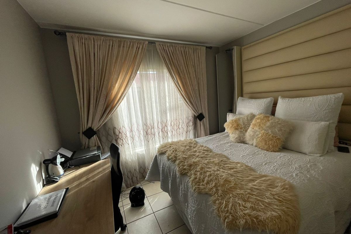 Neat 1 Bedroom Flat for Sale - Photo 5