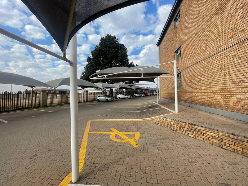 Neat 1 Bedroom Flat for Sale - Photo 10