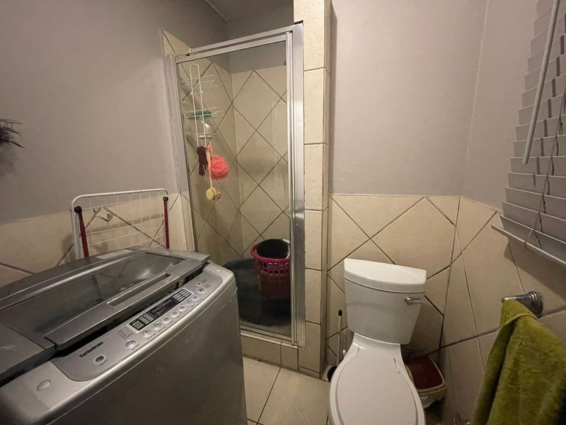 Neat 1 Bedroom Flat for Sale - Photo 8