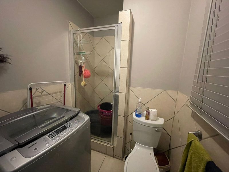 Neat 1 Bedroom Flat for Sale - Photo 7