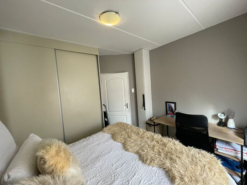 Neat 1 Bedroom Flat for Sale - Photo 6