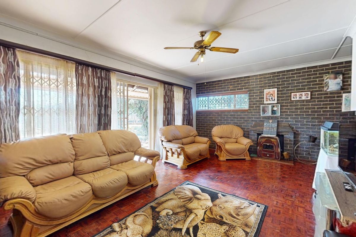 Versatile Family Home with Flatlet, Pool - Photo 4