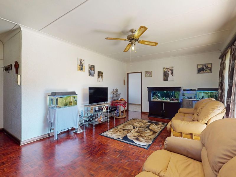 Versatile Family Home with Flatlet, Pool - Photo 10