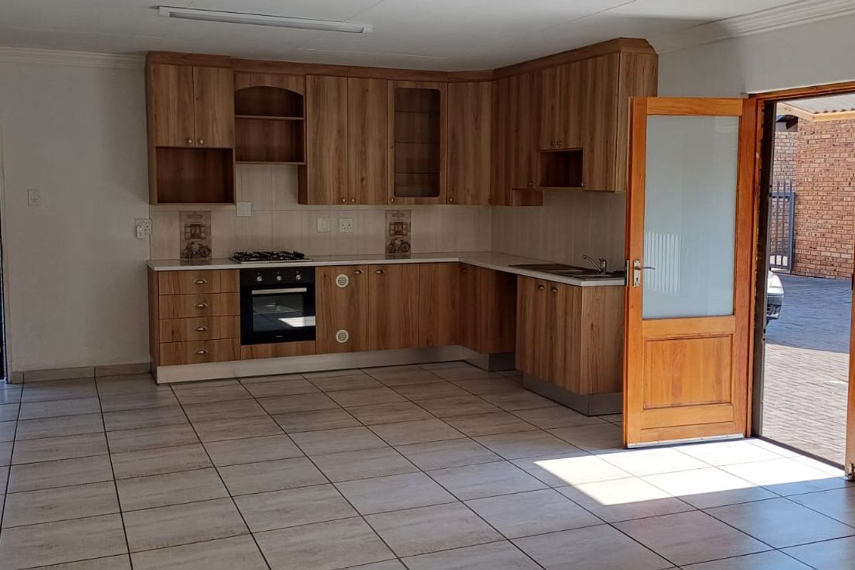 6 Modern Townhouses for Sale in Vaalpark - Photo 4