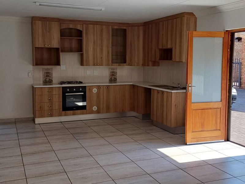6 Modern Townhouses for Sale in Vaalpark - Photo 4