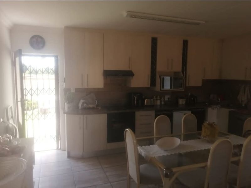 6 Modern Townhouses for Sale in Vaalpark - Photo 5