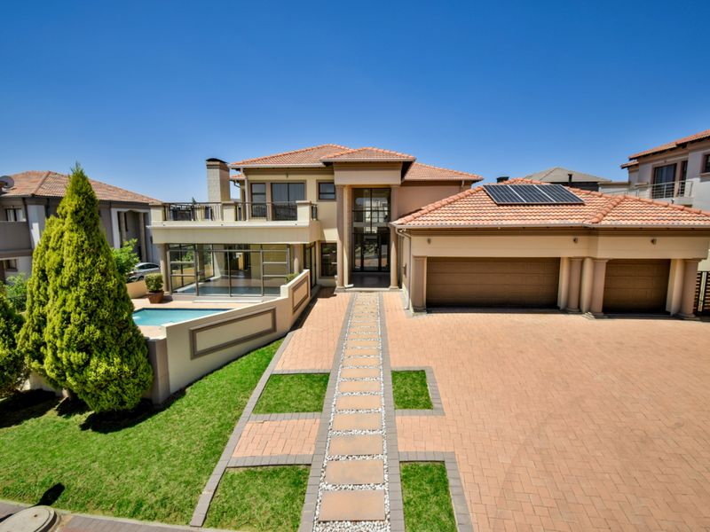 Exquisite Modern Tuscan Masterpiece - Luxury, Lifestyle & Location - Photo 1