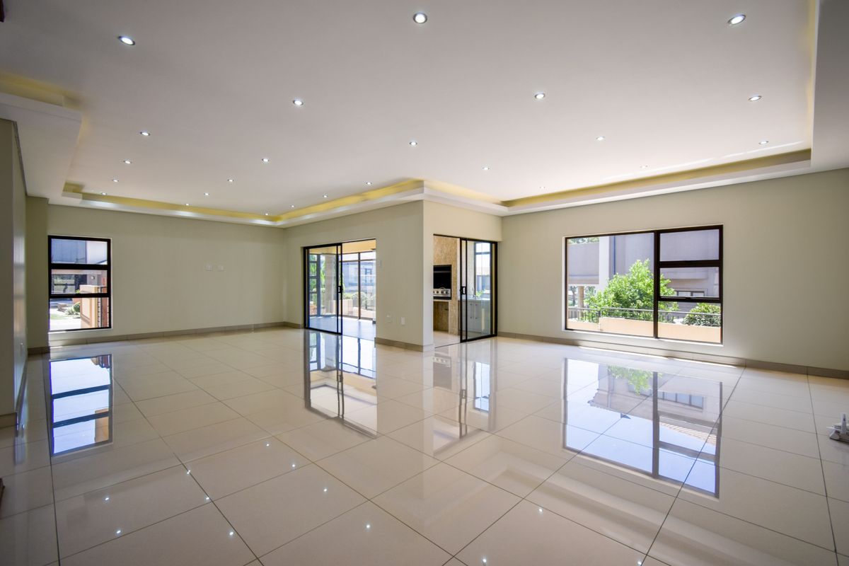 Exquisite Modern Tuscan Masterpiece - Luxury, Lifestyle & Location - Photo 4