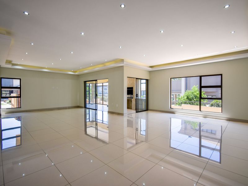 Exquisite Modern Tuscan Masterpiece - Luxury, Lifestyle & Location - Photo 4