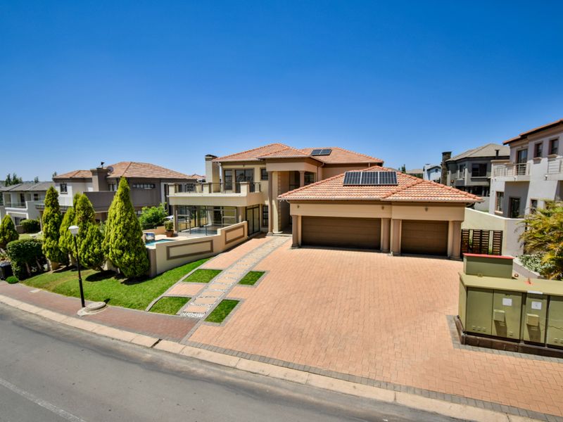 Exquisite Modern Tuscan Masterpiece - Luxury, Lifestyle & Location - Photo 5