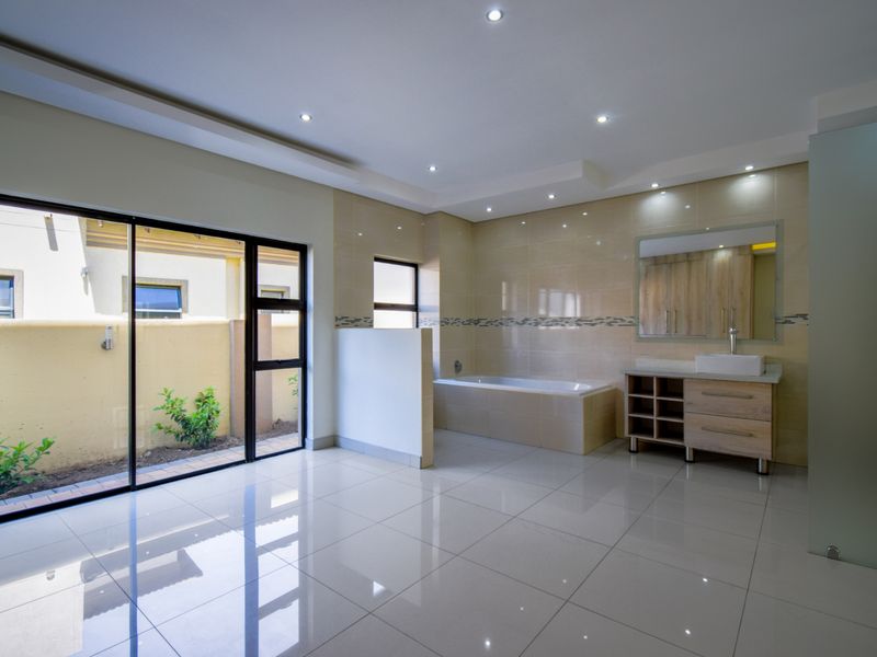 Exquisite Modern Tuscan Masterpiece - Luxury, Lifestyle & Location - Photo 3