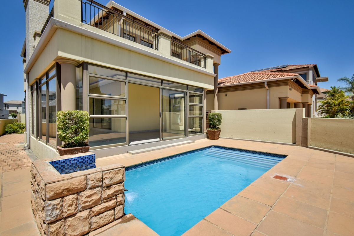 Exquisite Modern Tuscan Masterpiece - Luxury, Lifestyle & Location - Photo 2