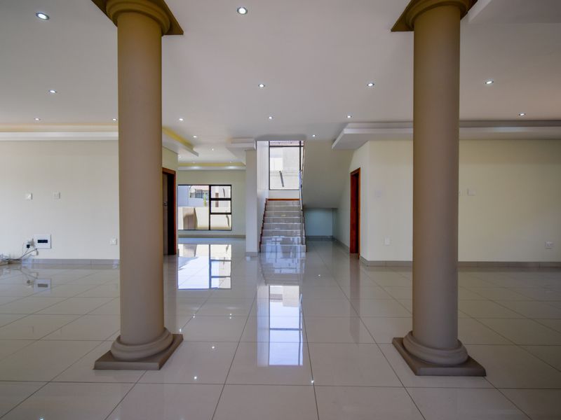 Exquisite Modern Tuscan Masterpiece - Luxury, Lifestyle & Location - Photo 10