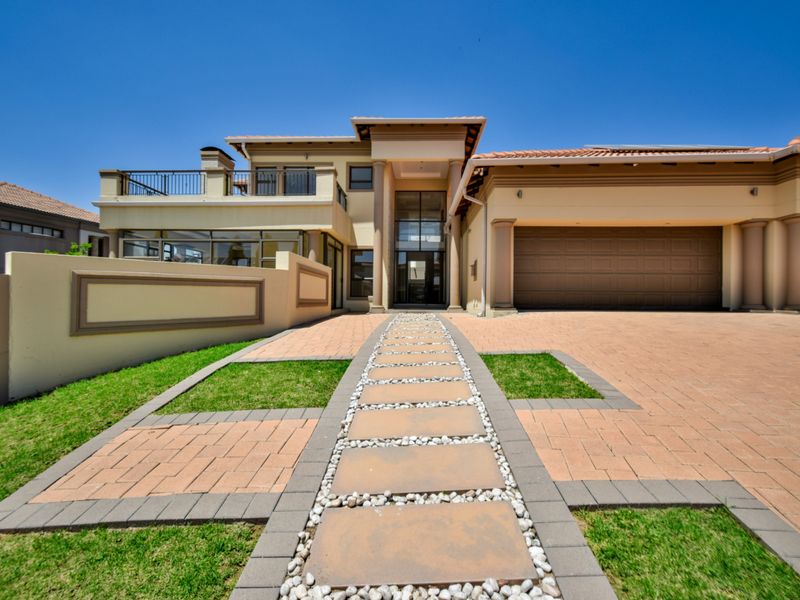 Exquisite Modern Tuscan Masterpiece - Luxury, Lifestyle & Location - Photo 7