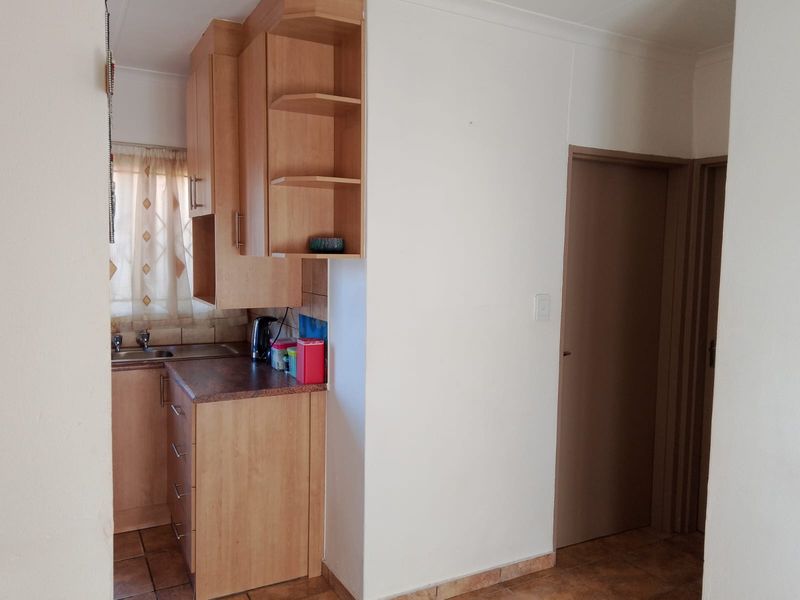 Stunning and neat 2 bedrooms home in Soshanguve - Photo 7