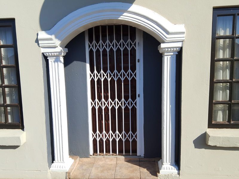 Stunning and neat 2 bedrooms home in Soshanguve - Photo 2