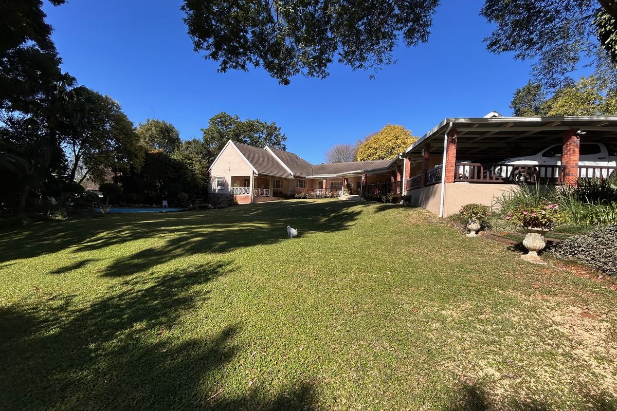 Elegant Garden Home with Income-Generating Cottages and Entertainment Spaces - Photo 4