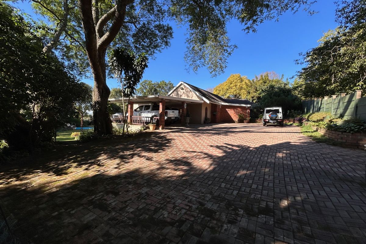 Elegant Garden Home with Income-Generating Cottages and Entertainment Spaces - Photo 3