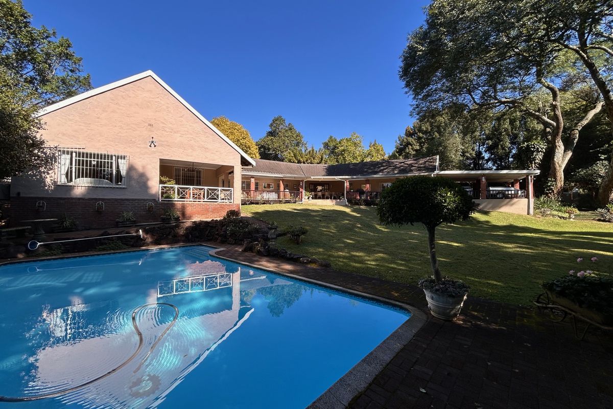 Elegant Garden Home with Income-Generating Cottages and Entertainment Spaces - Photo 5